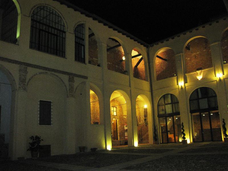 Отель Relais Palazzo Paleologi Sec.Xiv Лу Экстерьер фото